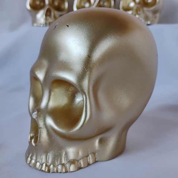 Bundle of 4 Unscented Gold Skull Shaped Candles Halloween Spooky Seasonal Decor - Picture 5 of 15